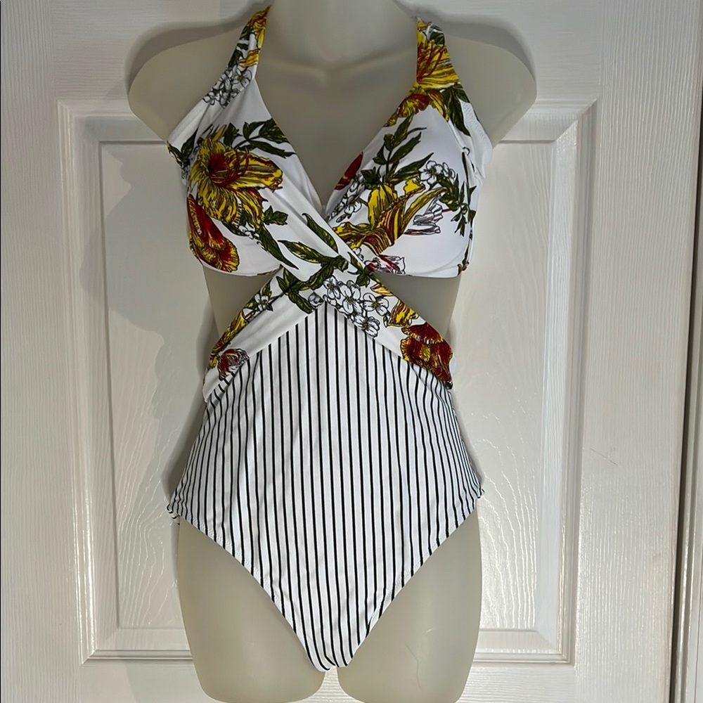 Cupshe One Piece stripe and floral Swimsuit